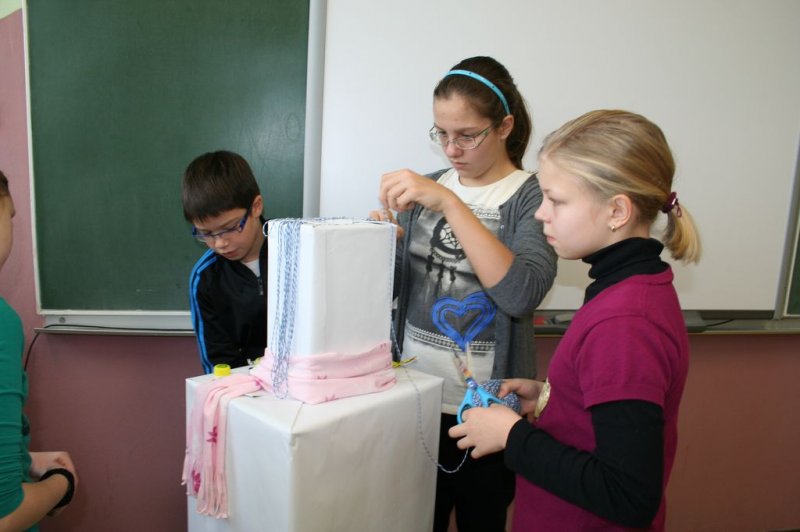 TD - Novoletna okrasitev šole