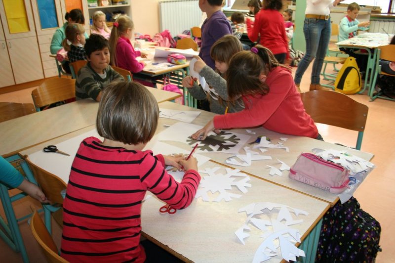 TD - Novoletna okrasitev šole