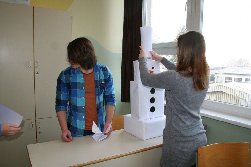 TD - Novoletna okrasitev šole