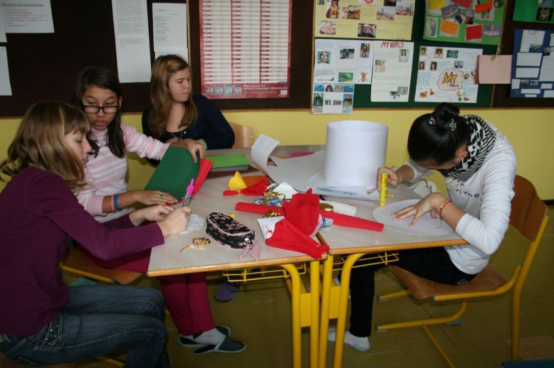 TD - Novoletna okrasitev šole