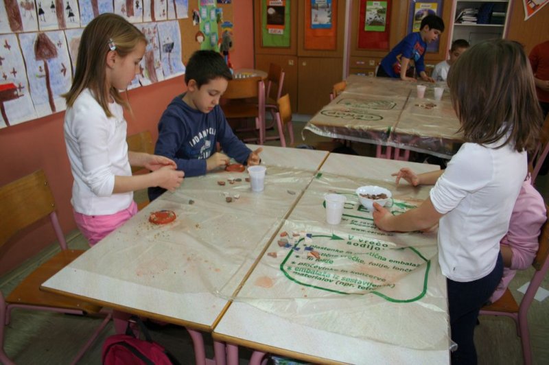 TD - Novoletna okrasitev šole