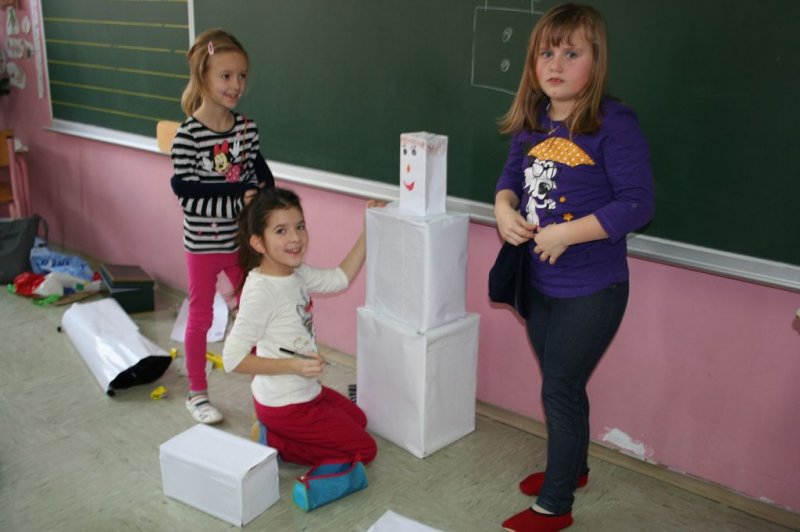 TD - Novoletna okrasitev šole