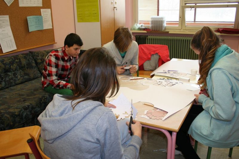 TD - Novoletna okrasitev šole