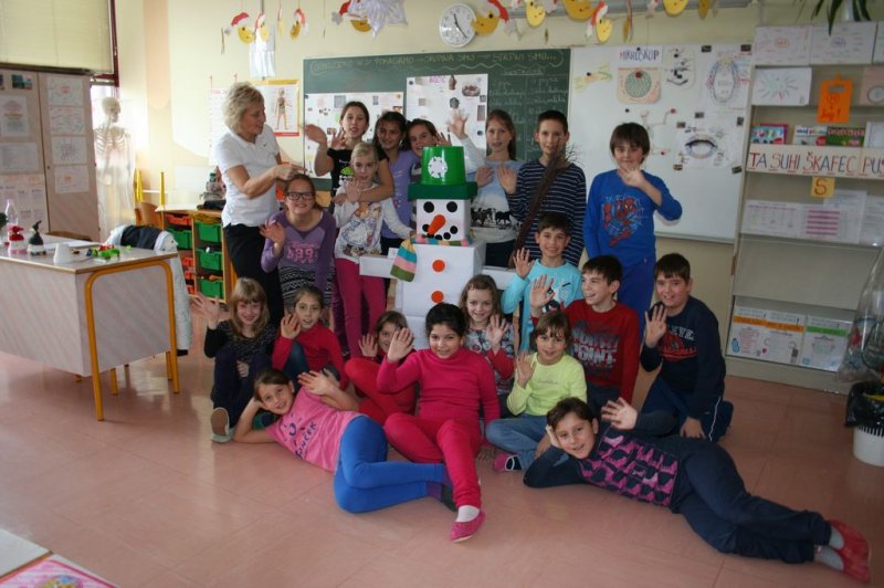 TD - Novoletna okrasitev šole