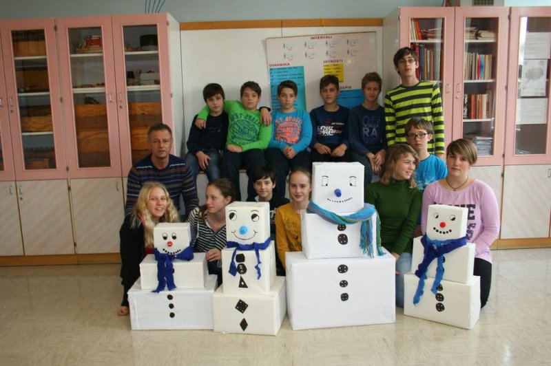 TD - Novoletna okrasitev šole