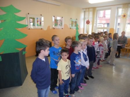 Dedki in babice na obisku v 1.a 2013