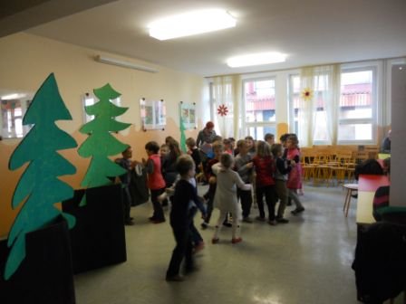 Dedki in babice na obisku v 1.a 2013