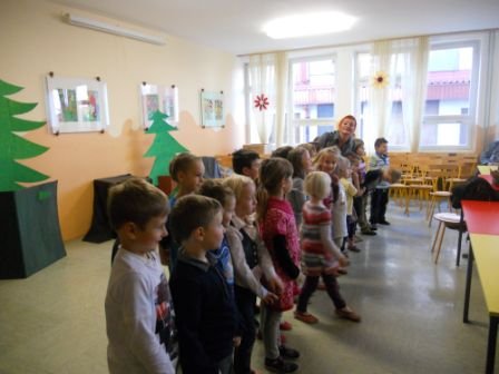 Dedki in babice na obisku v 1.a 2013