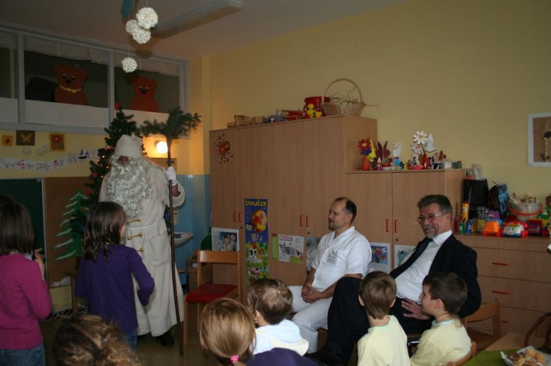 Dedek Mraz v bolnišničnem oddelku