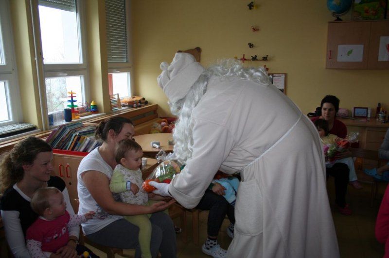 Dedek Mraz v bolnišničnem oddelku