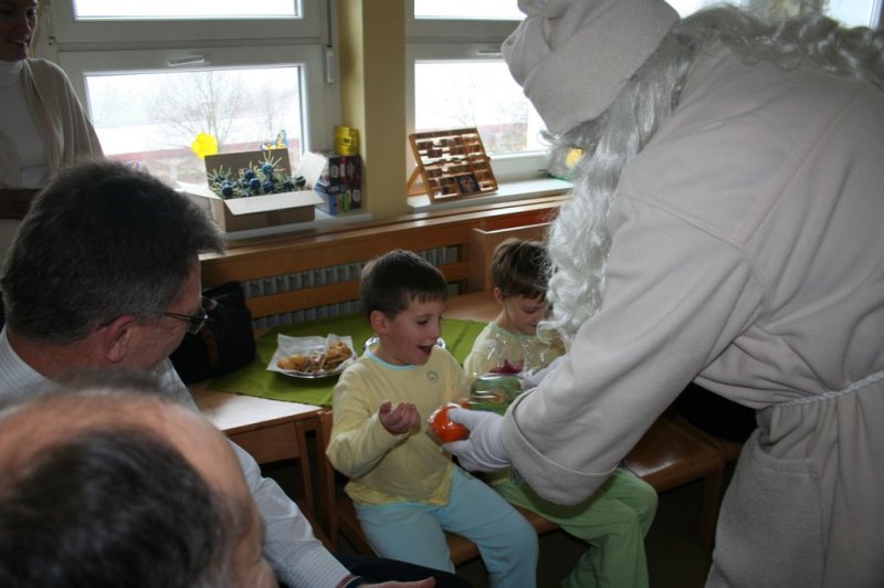 Dedek Mraz v bolnišničnem oddelku