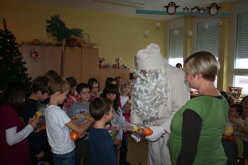 Dedek Mraz v bolnišničnem oddelku