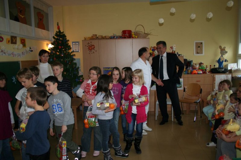 Dedek Mraz v bolnišničnem oddelku