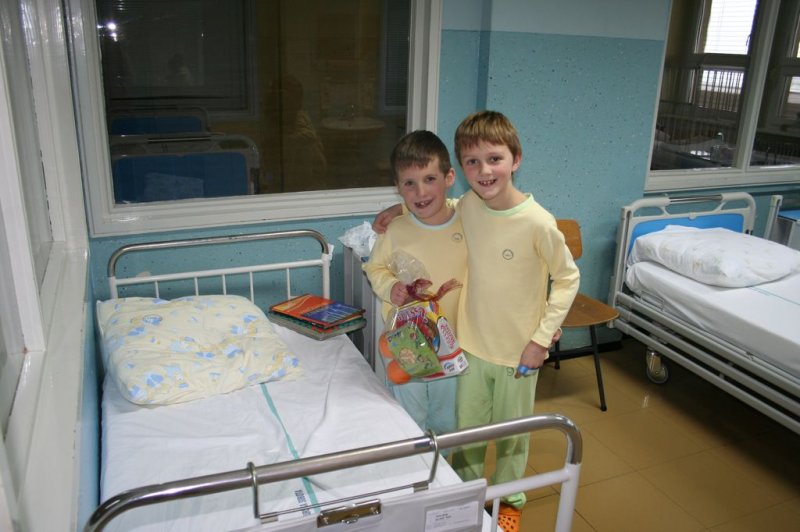 Dedek Mraz v bolnišničnem oddelku