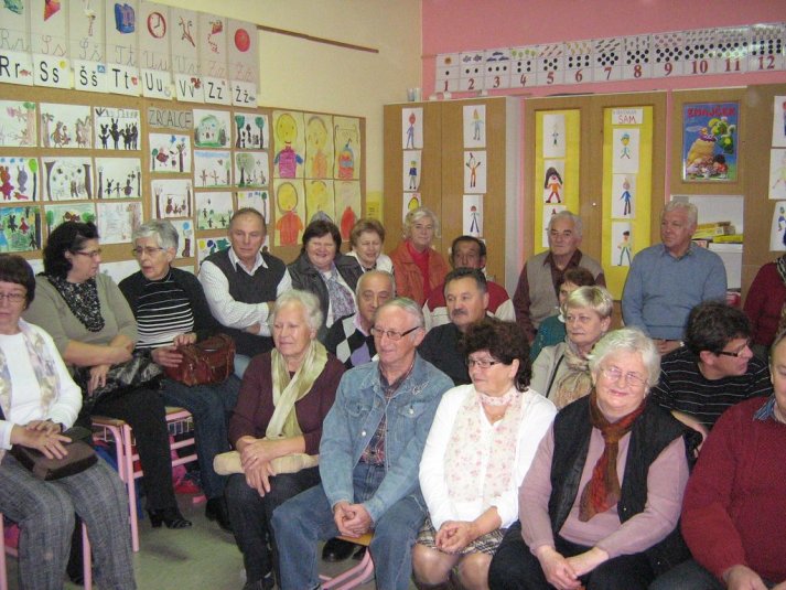 Dedki in babice na obisku v 1.b