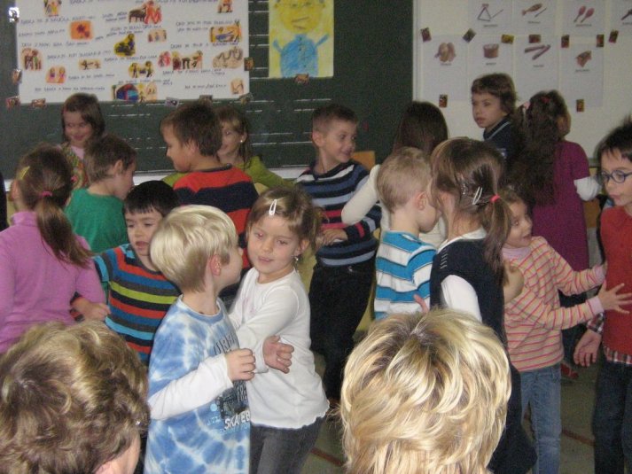 Dedki in babice na obisku v 1.b