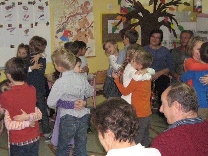 Dedki in babice na obisku v 1.b