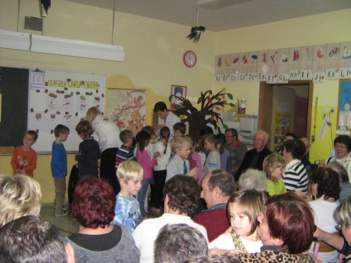 Dedki in babice na obisku v 1.b