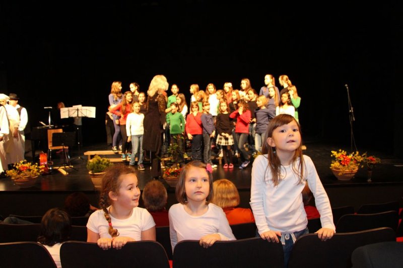 Medgeneracijsko glasbeno – plesni pozdrav pomladi