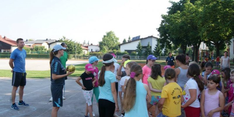 Nogometni trening za deklice razredne stopnje