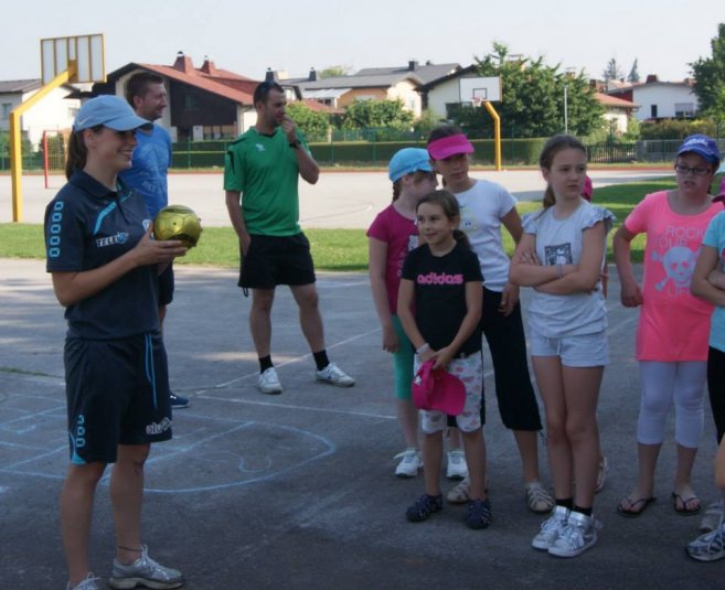 Nogometni trening za deklice razredne stopnje
