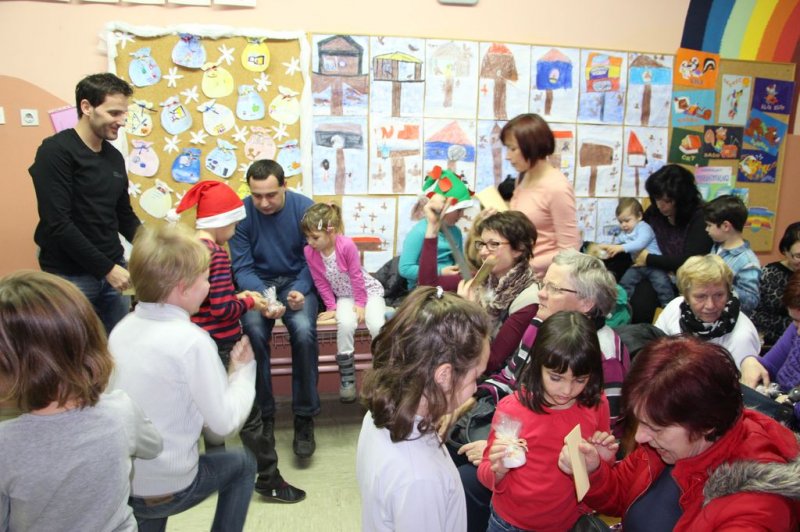 Fotoutrinki razredne proslave pred novoletnimi prazniki