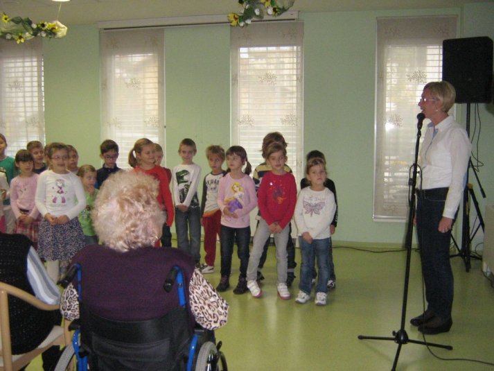 Obiskali smo starejše v Centru starejših
