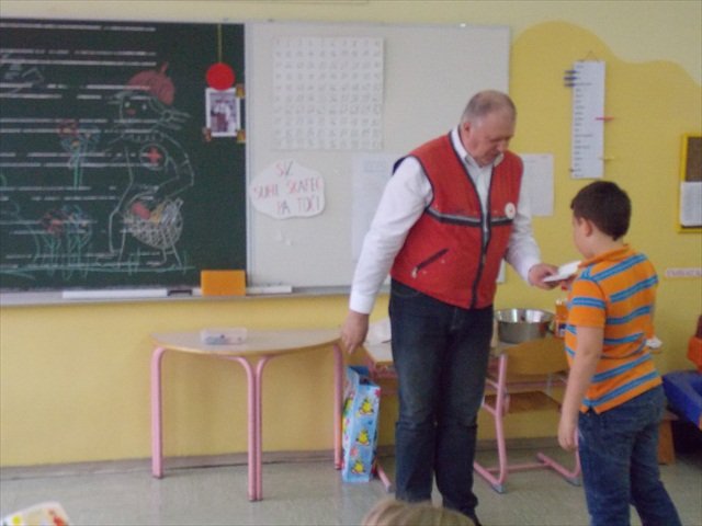 Postali smo mladi člani Rdečega križa