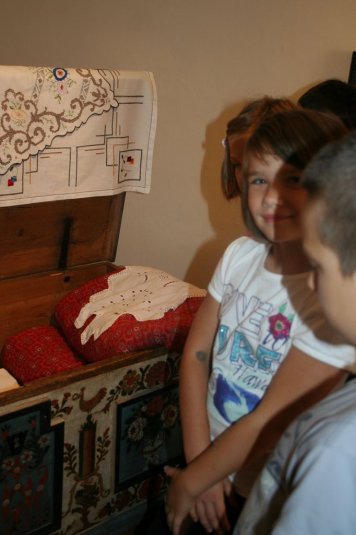 Pokukali smo v stare skrinje