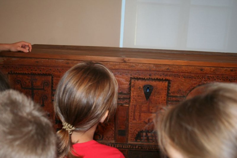 Pokukali smo v stare skrinje