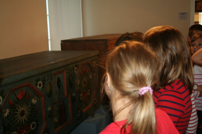 Pokukali smo v stare skrinje