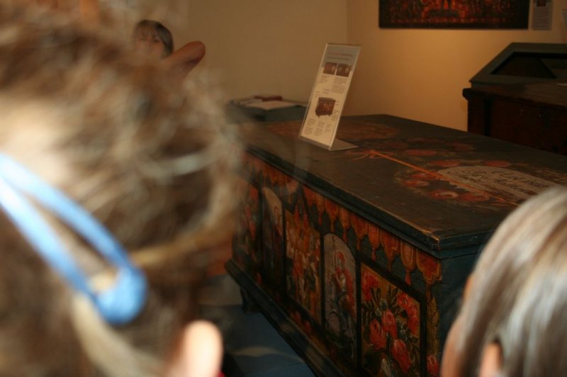 Pokukali smo v stare skrinje