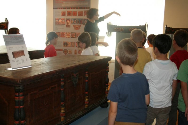 Pokukali smo v stare skrinje