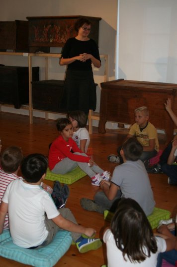 Pokukali smo v stare skrinje