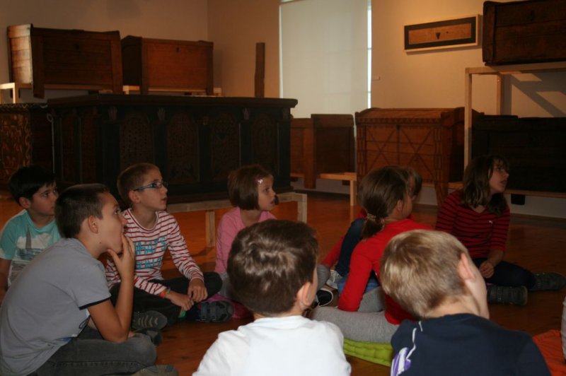 Pokukali smo v stare skrinje