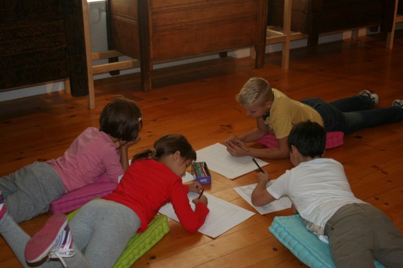 Pokukali smo v stare skrinje