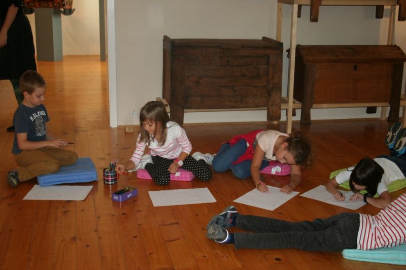 Pokukali smo v stare skrinje