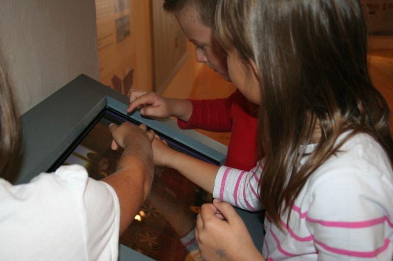 Pokukali smo v stare skrinje