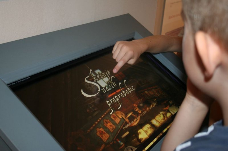 Pokukali smo v stare skrinje