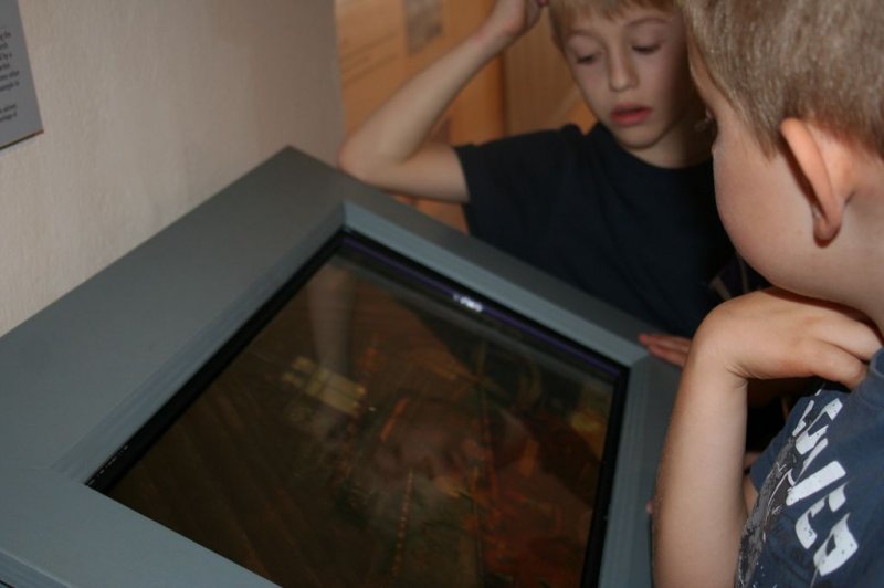 Pokukali smo v stare skrinje