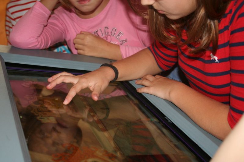 Pokukali smo v stare skrinje