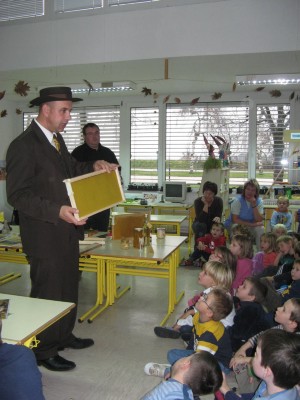 čebelarji na obisku 060.JPG