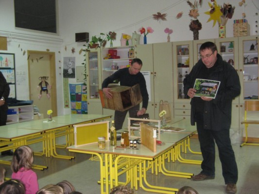 čebelarji na obisku 036.JPG