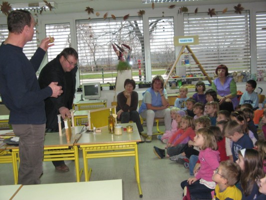 čebelarji na obisku 042.JPG