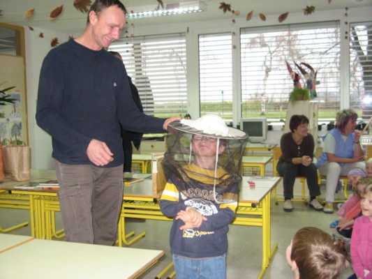 čebelarji na obisku 047.JPG