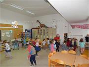 rajanje_ob_praznicni_glasbi