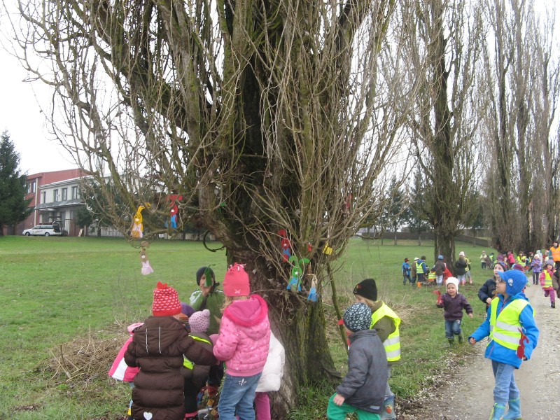 iskanje zajčkovega presenečenja (41).JPG