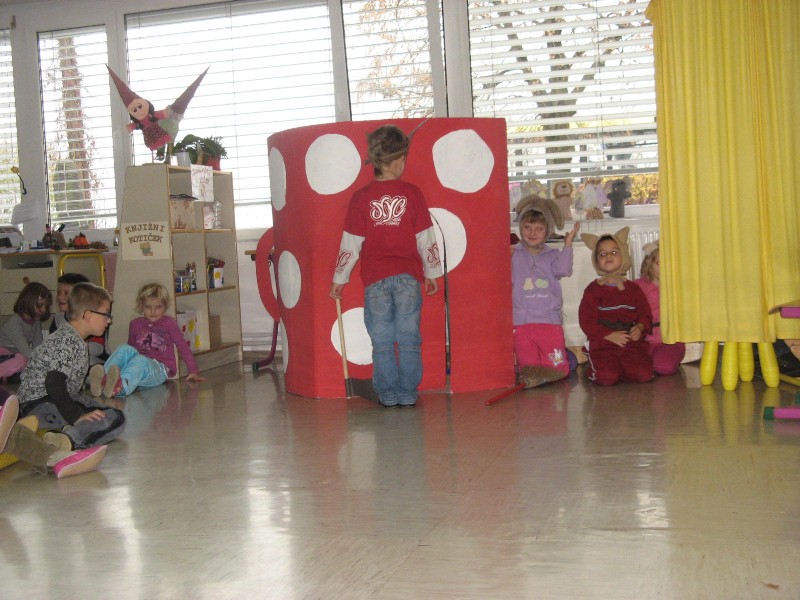 predstava Mojca Pokrajculja (36).JPG