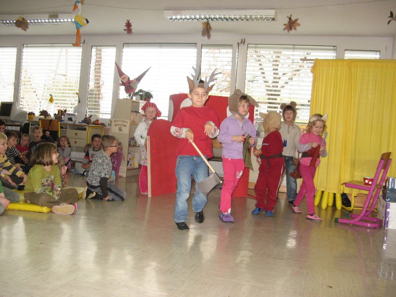 predstava Mojca Pokrajculja (37).JPG