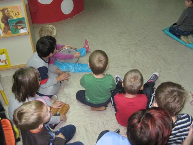 predstava Mojca Pokrajculja (13).JPG